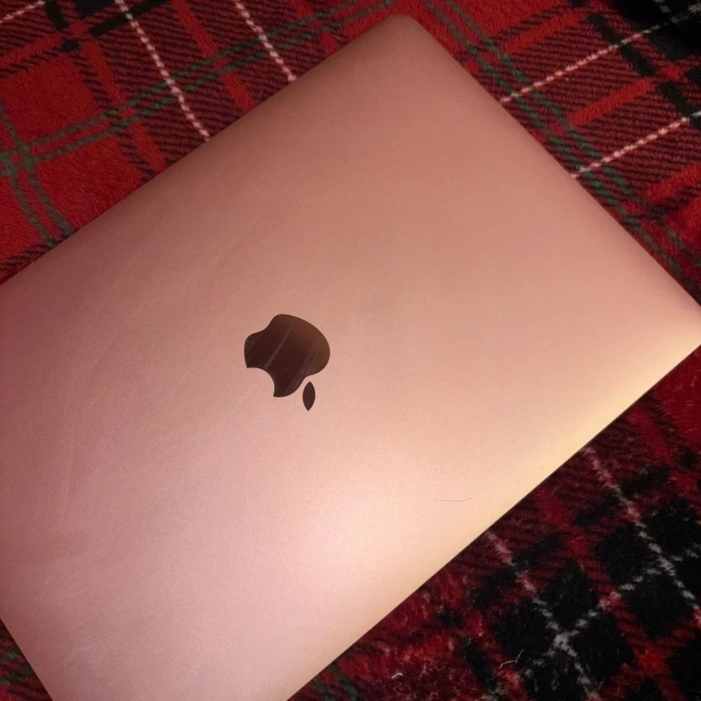 Apple MacBook - Elegant Pink Finish
